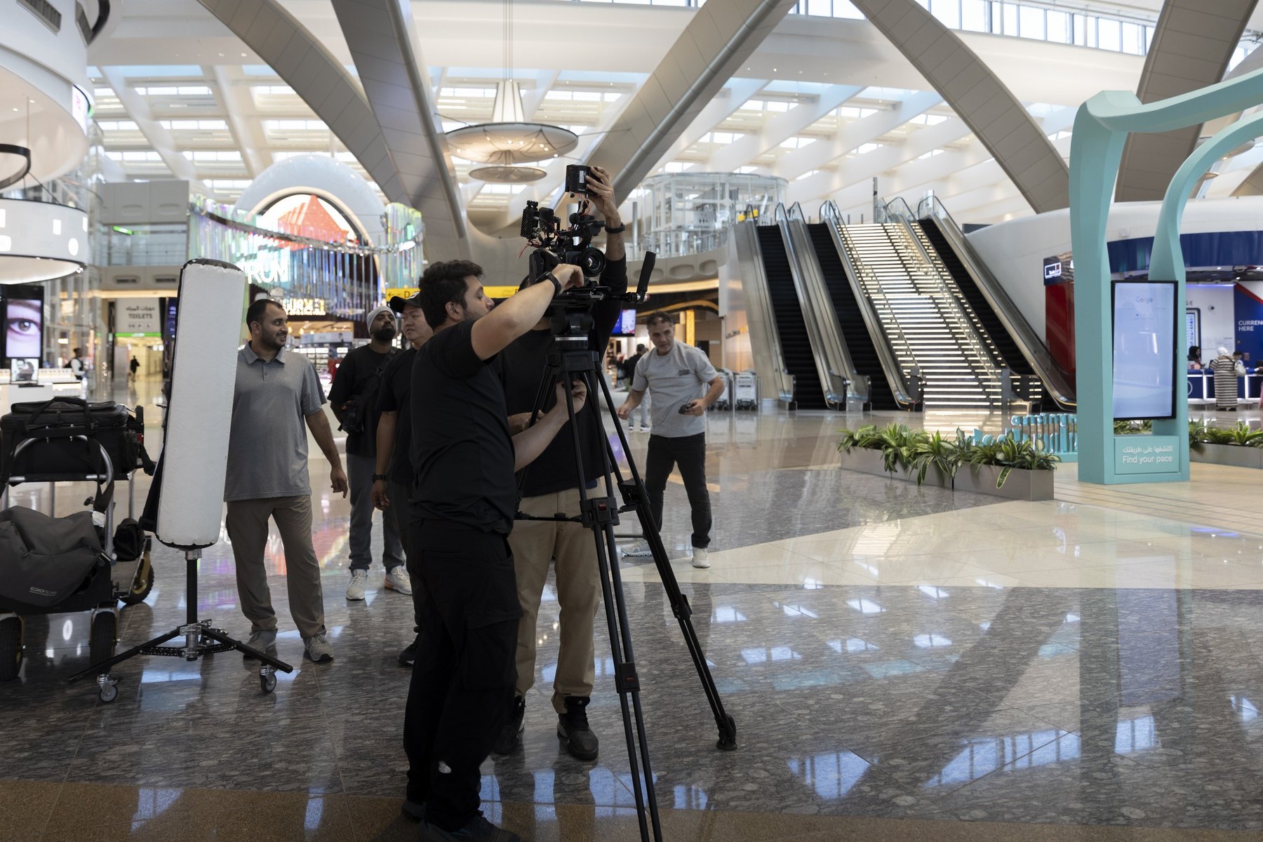 Abu Dhabi Crisis Management, On set 2