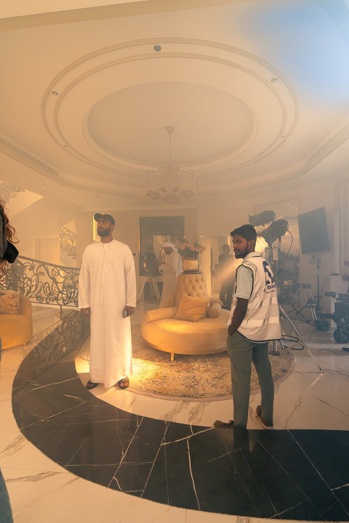 Ba'adni Akawwin Nafsi, On set 6